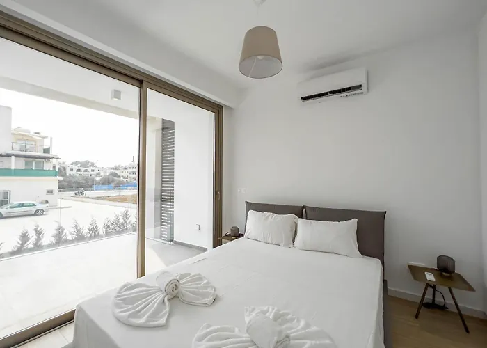 Azure Amber * Protaras