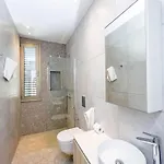 Villa Azure Amber Protarász